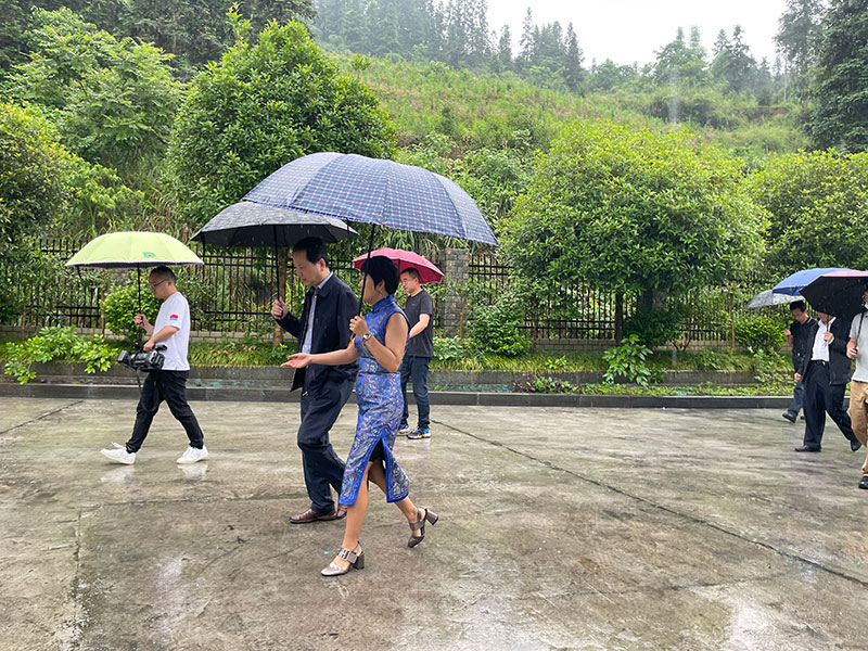 省人大常委副主任劉曉鳴率調研組前來我公司調研 湖北山茶油廠家