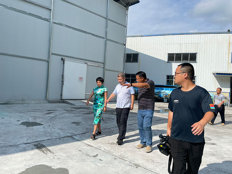 國(guó)家民委經(jīng)濟(jì)司副司長(zhǎng)黃東輝蒞臨我司視察指導(dǎo)工作 湖北山茶油廠家